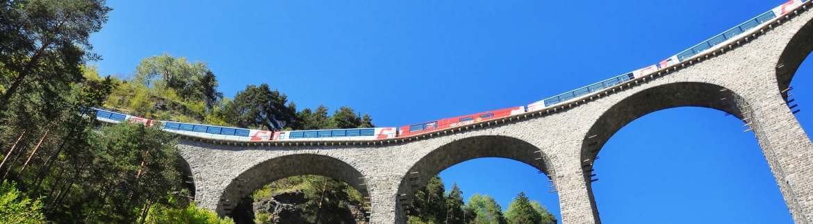 Szwajcarska kolej panoramiczna - Glacier Express Glacier Express - podróż trasą panoramiczną