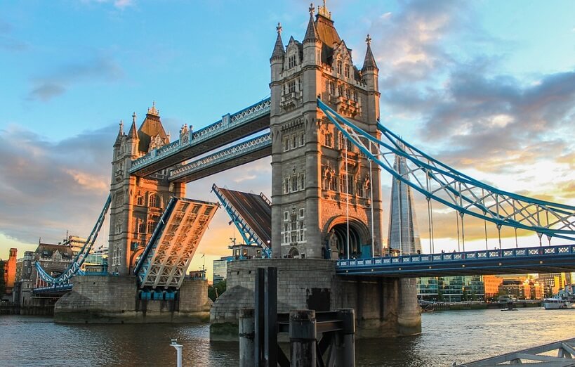 Londyn pociągiem Eurostar - Tower Bridge Pociągiem do Londyn Tower Bridge