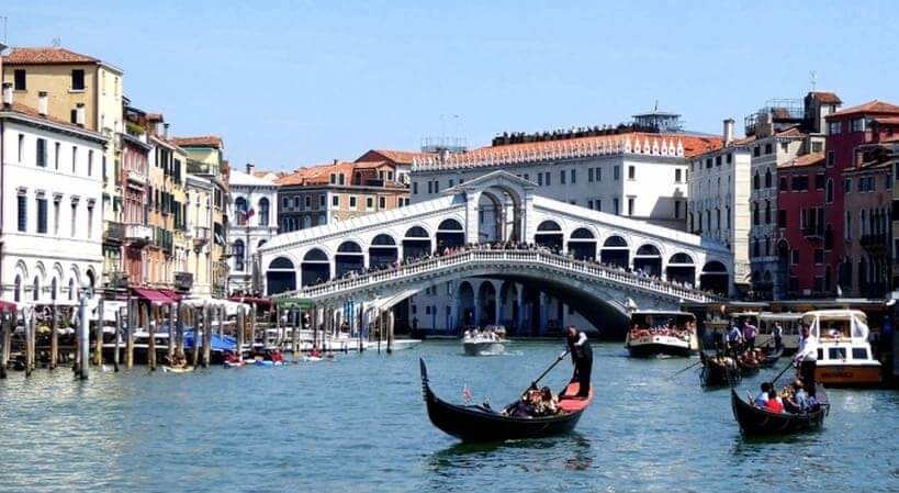 Ponte Rialto Ponte Rialto -zwiedzanie Włoch pociągiem z PolishTrains
